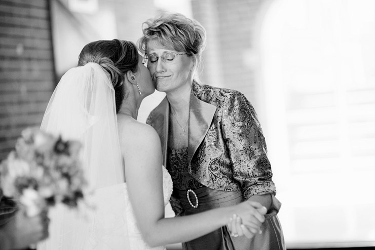 mom and bride before ceremony