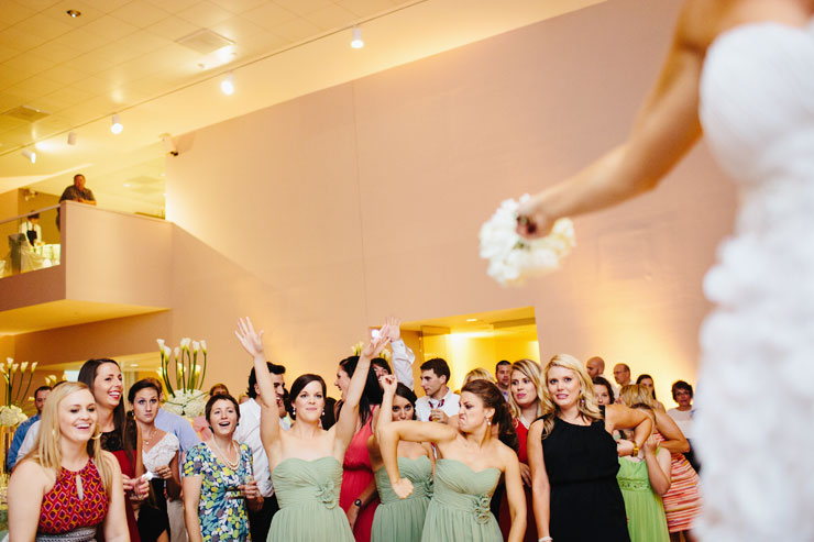 hilarious bouquet toss moment