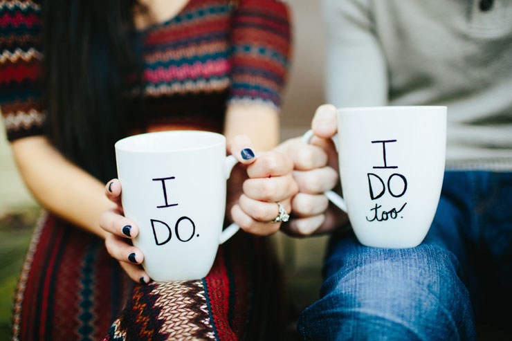 coffee cup engagement photos