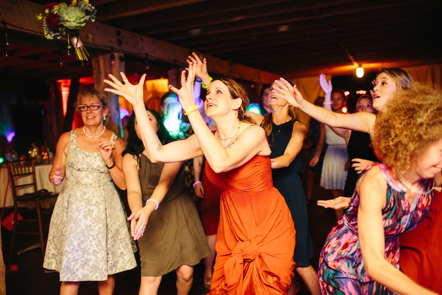 bouquet toss