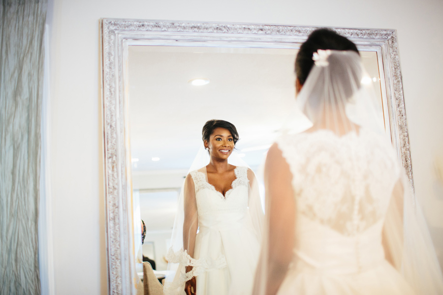 bride getting ready at tennessee riverplace